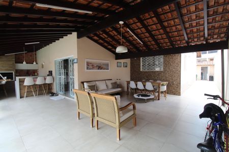 Casa de condomínio à venda com 200m², 4 quartos e 2 vagasVaranda