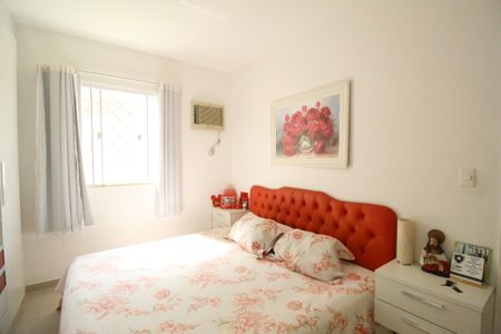 Casa de condomínio à venda com 200m², 4 quartos e 2 vagasSuíte