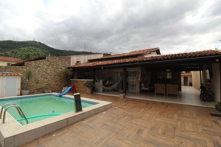 Casa de condomínio à venda com 200m², 4 quartos e 2 vagasFrente da casa