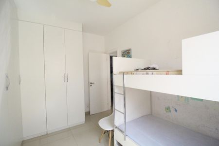 Casa de condomínio à venda com 200m², 4 quartos e 2 vagasQuarto 2