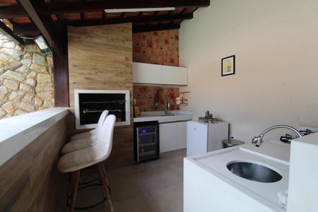 Casa de condomínio à venda com 200m², 4 quartos e 2 vagasChurrasqueira