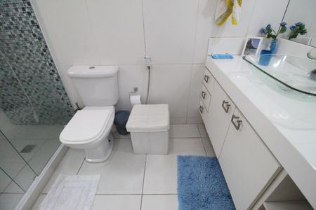 Casa de condomínio à venda com 200m², 4 quartos e 2 vagasBanheiro social