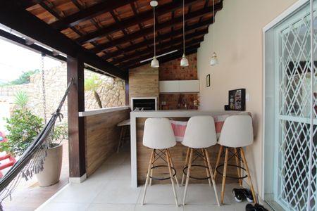 Casa de condomínio à venda com 200m², 4 quartos e 2 vagasChurrasqueira