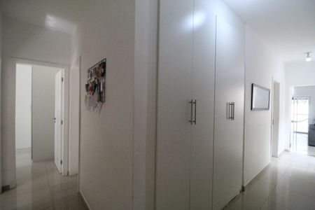 Casa de condomínio à venda com 200m², 4 quartos e 2 vagasSala - Corredor