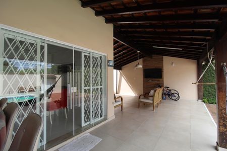 Casa de condomínio à venda com 200m², 4 quartos e 2 vagasVaranda