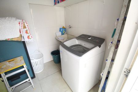 Casa de condomínio à venda com 200m², 4 quartos e 2 vagasÁrea de serviço