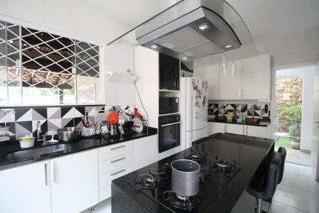 Casa de condomínio à venda com 200m², 4 quartos e 2 vagasCozinha