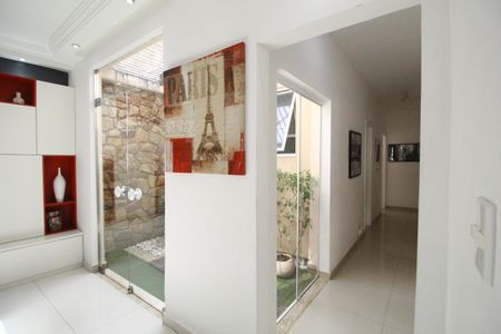 Casa de condomínio à venda com 200m², 4 quartos e 2 vagasSala