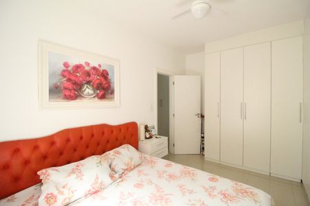 Casa de condomínio à venda com 200m², 4 quartos e 2 vagasSuíte