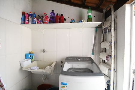 Casa de condomínio à venda com 200m², 4 quartos e 2 vagasÁrea de serviço