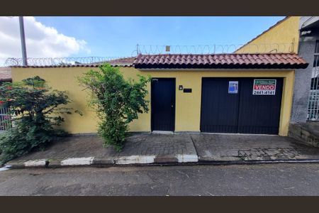 Casa para alugar com 135m², 3 quartos e 6 vagasFachada