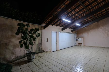 Casa para alugar com 270m², 4 quartos e 7 vagas Casa para alugar com 270m², 4 quartos e 7 vagasGaragem