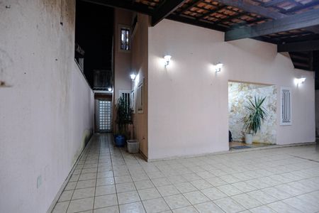 Casa para alugar com 270m², 4 quartos e 7 vagas Casa para alugar com 270m², 4 quartos e 7 vagasGaragem