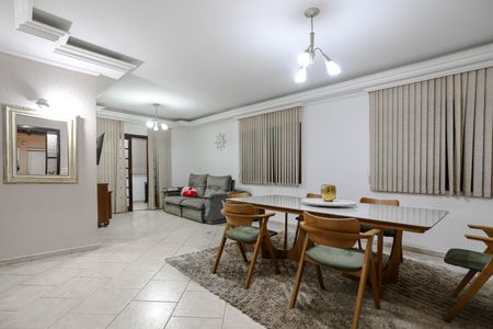 Casa para alugar com 270m², 4 quartos e 7 vagas Casa para alugar com 270m², 4 quartos e 7 vagasSala de Jantar