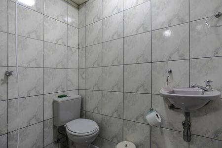 Casa para alugar com 270m², 4 quartos e 7 vagas Casa para alugar com 270m², 4 quartos e 7 vagasBanheiro de Serviço