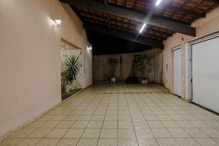 Casa para alugar com 270m², 4 quartos e 7 vagas Casa para alugar com 270m², 4 quartos e 7 vagasGaragem