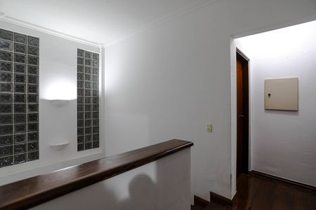 Casa para alugar com 270m², 4 quartos e 7 vagas Casa para alugar com 270m², 4 quartos e 7 vagasCorredor