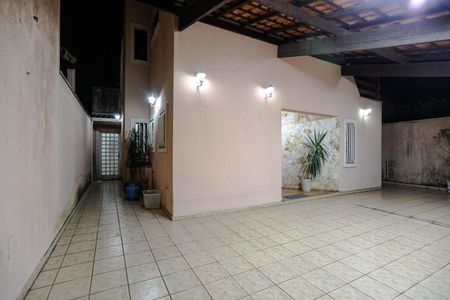 Casa para alugar com 270m², 4 quartos e 7 vagas Casa para alugar com 270m², 4 quartos e 7 vagasGaragem