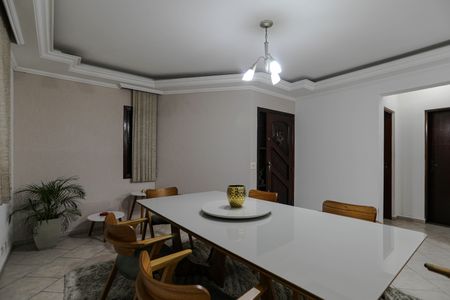 Casa para alugar com 270m², 4 quartos e 7 vagas Casa para alugar com 270m², 4 quartos e 7 vagasSala de Jantar