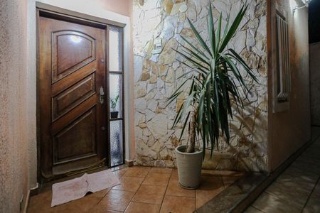 Casa para alugar com 270m², 4 quartos e 7 vagas Casa para alugar com 270m², 4 quartos e 7 vagasEntrada