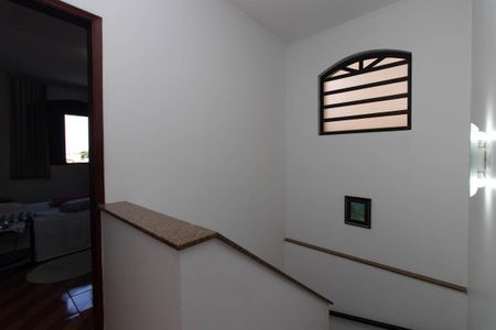 Casa para alugar com 170m², 3 quartos e 3 vagas Casa para alugar com 170m², 3 quartos e 3 vagasHall da Escada