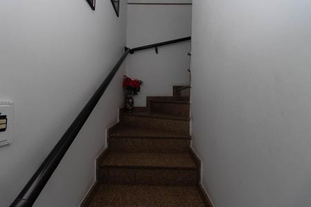 Casa para alugar com 170m², 3 quartos e 3 vagas Casa para alugar com 170m², 3 quartos e 3 vagasEscada