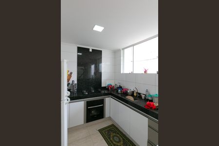 Casa à venda com 589m², 2 quartos e 5 vagas Casa à venda com 589m², 2 quartos e 5 vagasCozinha