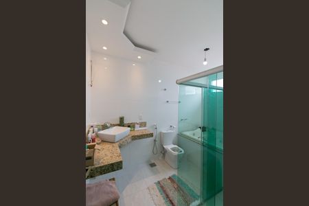 Casa à venda com 589m², 2 quartos e 5 vagas Casa à venda com 589m², 2 quartos e 5 vagasBanheiro Suite