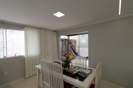 Casa à venda com 589m², 2 quartos e 5 vagas Casa à venda com 589m², 2 quartos e 5 vagasCopa