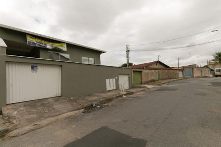 Casa à venda com 589m², 2 quartos e 5 vagas Casa à venda com 589m², 2 quartos e 5 vagasFachada