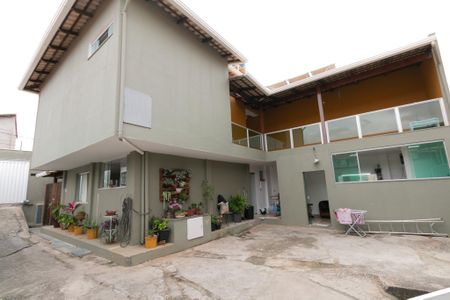 Casa à venda com 589m², 2 quartos e 5 vagas Casa à venda com 589m², 2 quartos e 5 vagasÁrea Externa