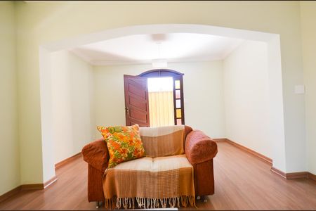 Casa para alugar com 400m², 5 quartos e 4 vagas Casa para alugar com 400m², 5 quartos e 4 vagasSala de estar