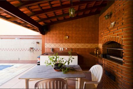 Casa para alugar com 400m², 5 quartos e 4 vagas Casa para alugar com 400m², 5 quartos e 4 vagasArea piscina