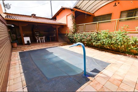 Casa para alugar com 400m², 5 quartos e 4 vagas Casa para alugar com 400m², 5 quartos e 4 vagasArea piscina