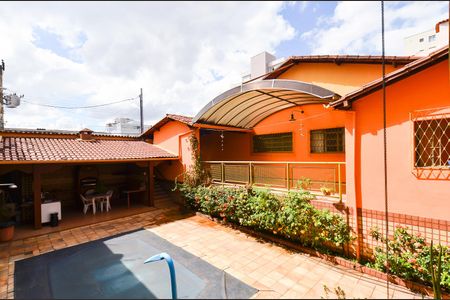 Casa para alugar com 400m², 5 quartos e 4 vagas Casa para alugar com 400m², 5 quartos e 4 vagasArea piscina