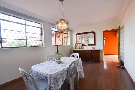 Casa para alugar com 400m², 5 quartos e 4 vagas Casa para alugar com 400m², 5 quartos e 4 vagasSala jantar