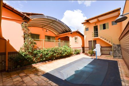 Casa para alugar com 400m², 5 quartos e 4 vagas Casa para alugar com 400m², 5 quartos e 4 vagasArea piscina