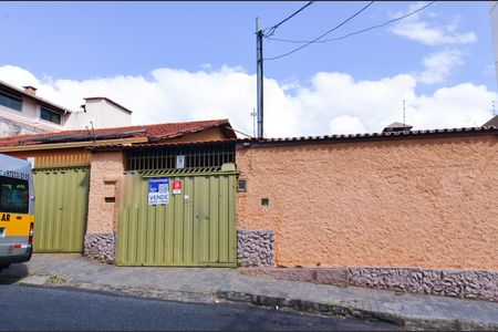 Casa para alugar com 400m², 5 quartos e 4 vagas Casa para alugar com 400m², 5 quartos e 4 vagasFachada