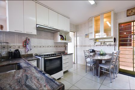 Casa para alugar com 400m², 5 quartos e 4 vagas Casa para alugar com 400m², 5 quartos e 4 vagasCozinha