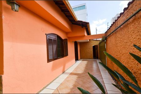 Casa para alugar com 400m², 5 quartos e 4 vagas Casa para alugar com 400m², 5 quartos e 4 vagasEntrada