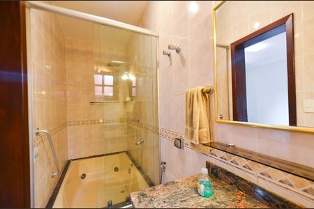 Casa para alugar com 400m², 5 quartos e 4 vagas Casa para alugar com 400m², 5 quartos e 4 vagasBanheiro suíte 1