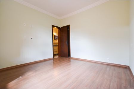 Casa para alugar com 400m², 5 quartos e 4 vagas Casa para alugar com 400m², 5 quartos e 4 vagasSuíte 1