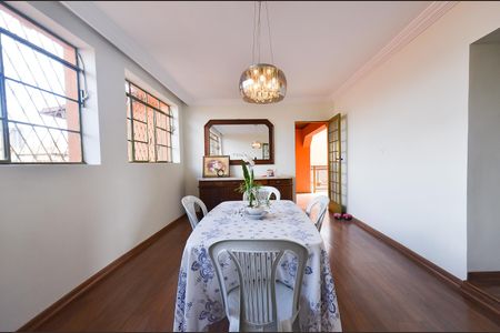 Casa para alugar com 400m², 5 quartos e 4 vagas Casa para alugar com 400m², 5 quartos e 4 vagasSala jantar