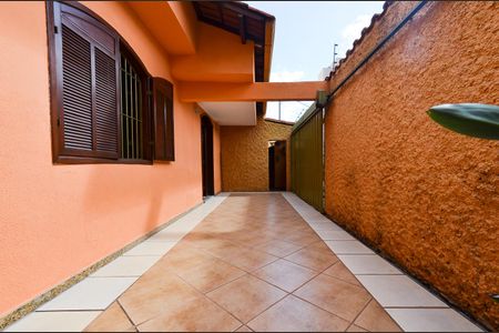 Casa para alugar com 400m², 5 quartos e 4 vagas Casa para alugar com 400m², 5 quartos e 4 vagasEntrada