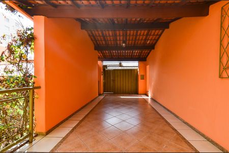 Casa para alugar com 400m², 5 quartos e 4 vagas Casa para alugar com 400m², 5 quartos e 4 vagasEntrada