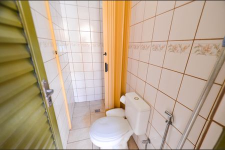 Casa para alugar com 400m², 5 quartos e 4 vagas Casa para alugar com 400m², 5 quartos e 4 vagasBanheiro area piscina