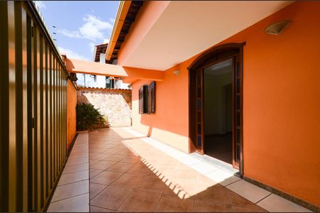 Casa para alugar com 400m², 5 quartos e 4 vagas Casa para alugar com 400m², 5 quartos e 4 vagasEntrada