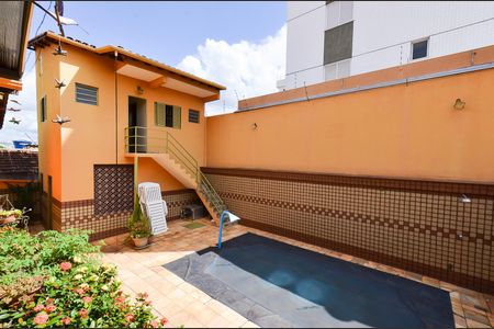 Casa para alugar com 400m², 5 quartos e 4 vagas Casa para alugar com 400m², 5 quartos e 4 vagasArea piscina