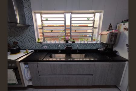 Casa à venda com 94m², 2 quartos e 2 vagasCozinha - Armários