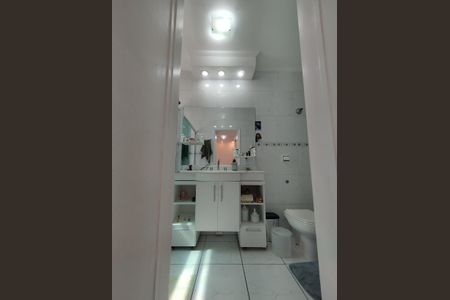 Casa à venda com 94m², 2 quartos e 2 vagasBanheiro da Suíte